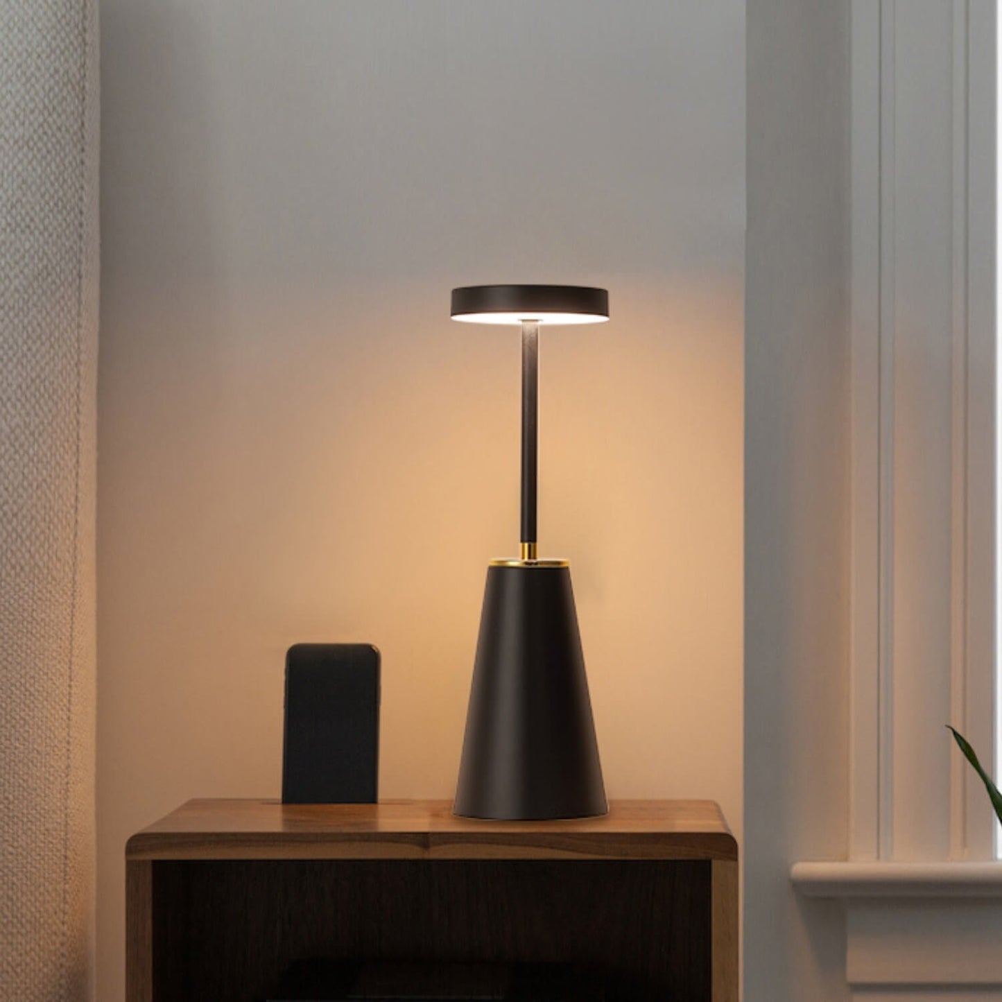 LumoAXEL | Stylowa nowoczesna lampa stołowa