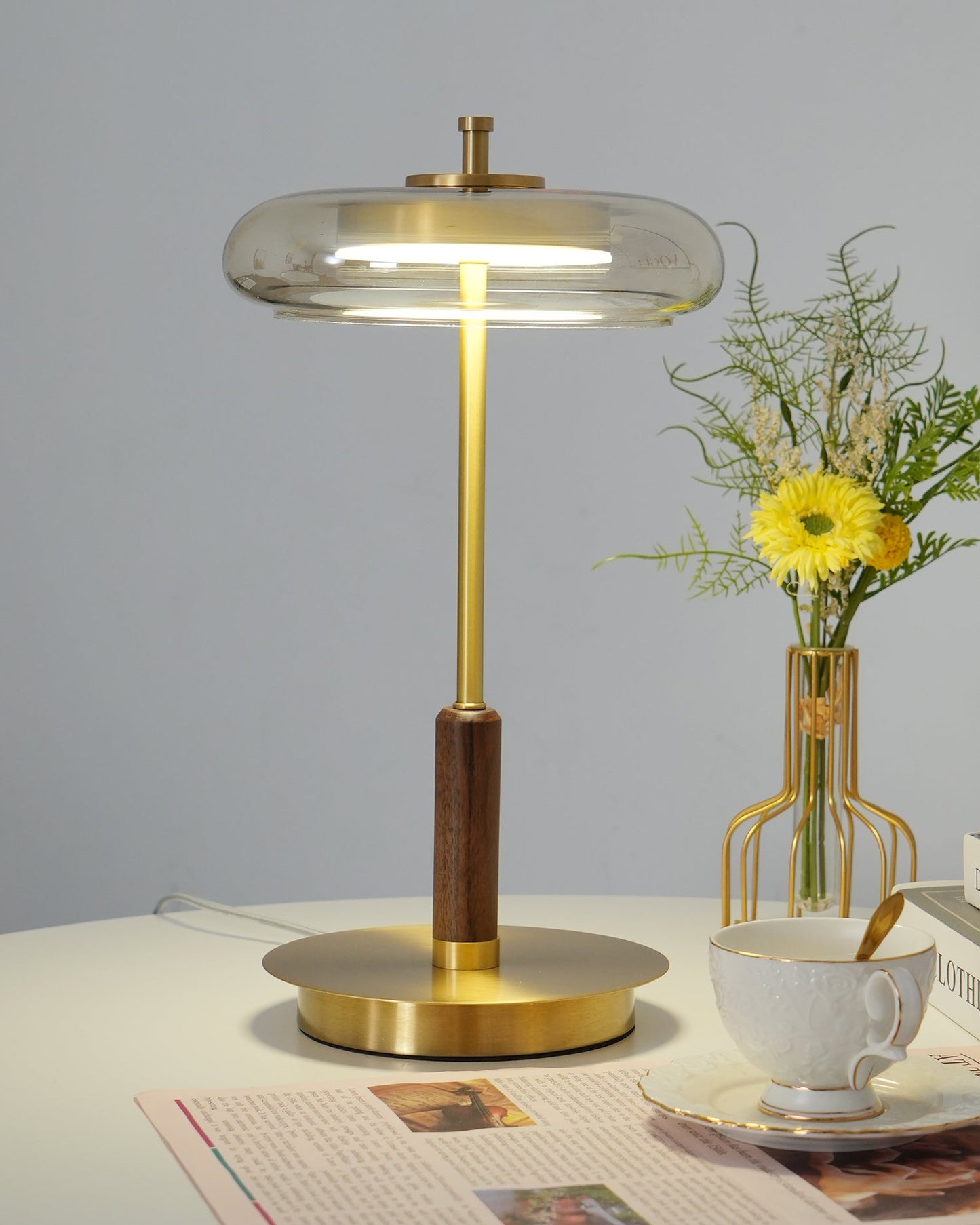 Rayvora | Lampada da Tavolo Elegante e Moderna