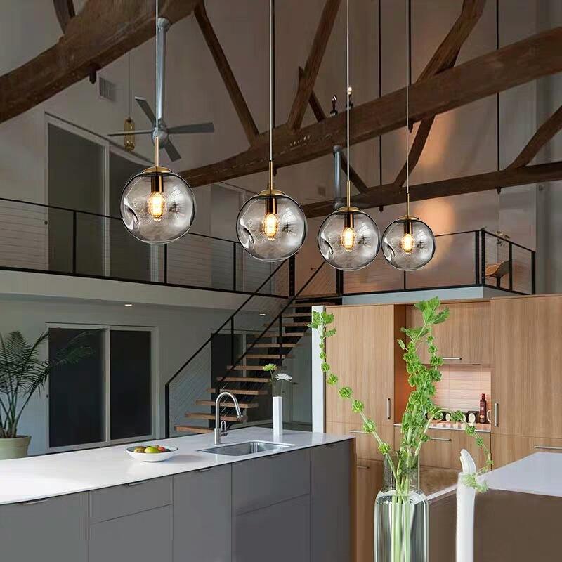 BolSphere - Elegante lampada a sospensione con globo di vetro