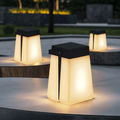 SAVANNIA | Lampada Solare da Esterno – Lampada da Giardino LED in Stile Scandinavo – Resistente alle Intemperie – Alluminio Nero Opaco – Design Nordico