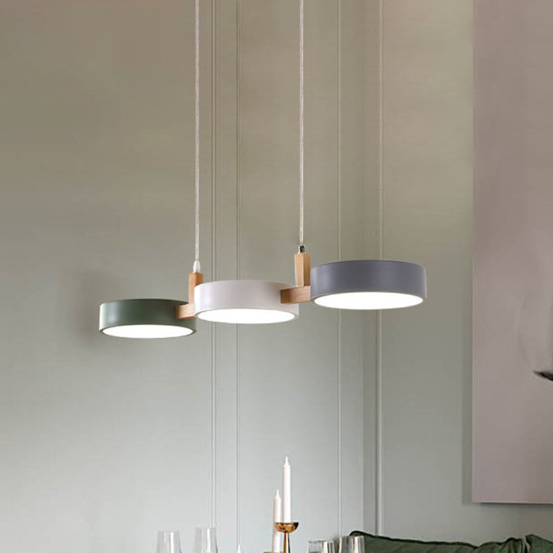 Caliora | Lampada da soffitto moderna con braccio in legno
