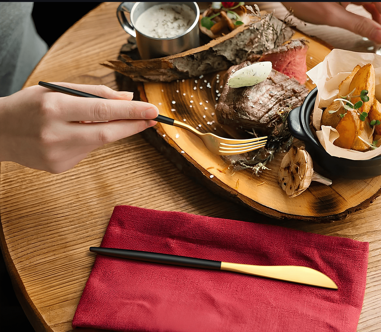 RoyalServe - Zwart Gouden Bestekset voor Vier