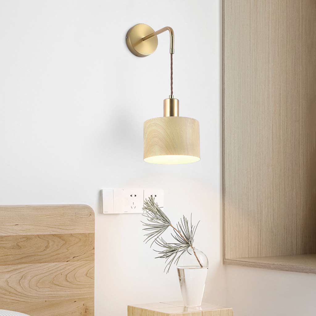 LumiBrass Wandlamp - Minimalistisch Design met Hout, IJzer en Messing