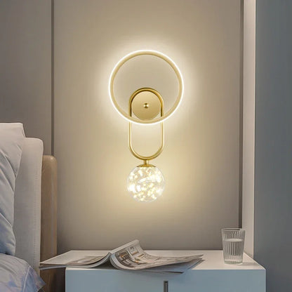 GlowVogue – Lampada da parete LED moderna in oro con globo di vetro