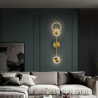 GlintForge – Nowoczesna złota lampa ścienna LED do salonu i przedpokoju