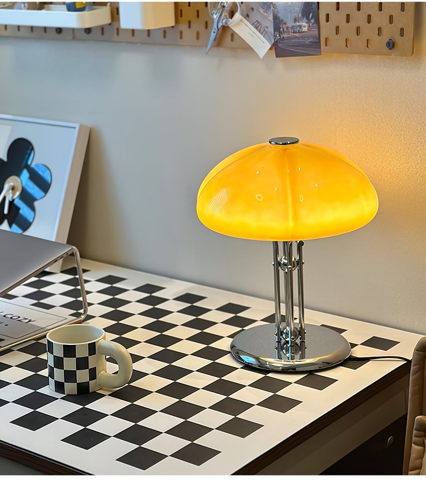 ToadBau | Lampa stołowa w stylu Bauhaus z motywem grzyba