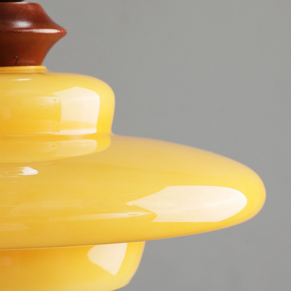 CASTELLA Lampa wisząca – średniowieczny design z beżowym szklanym kloszem i drewnianymi akcentami