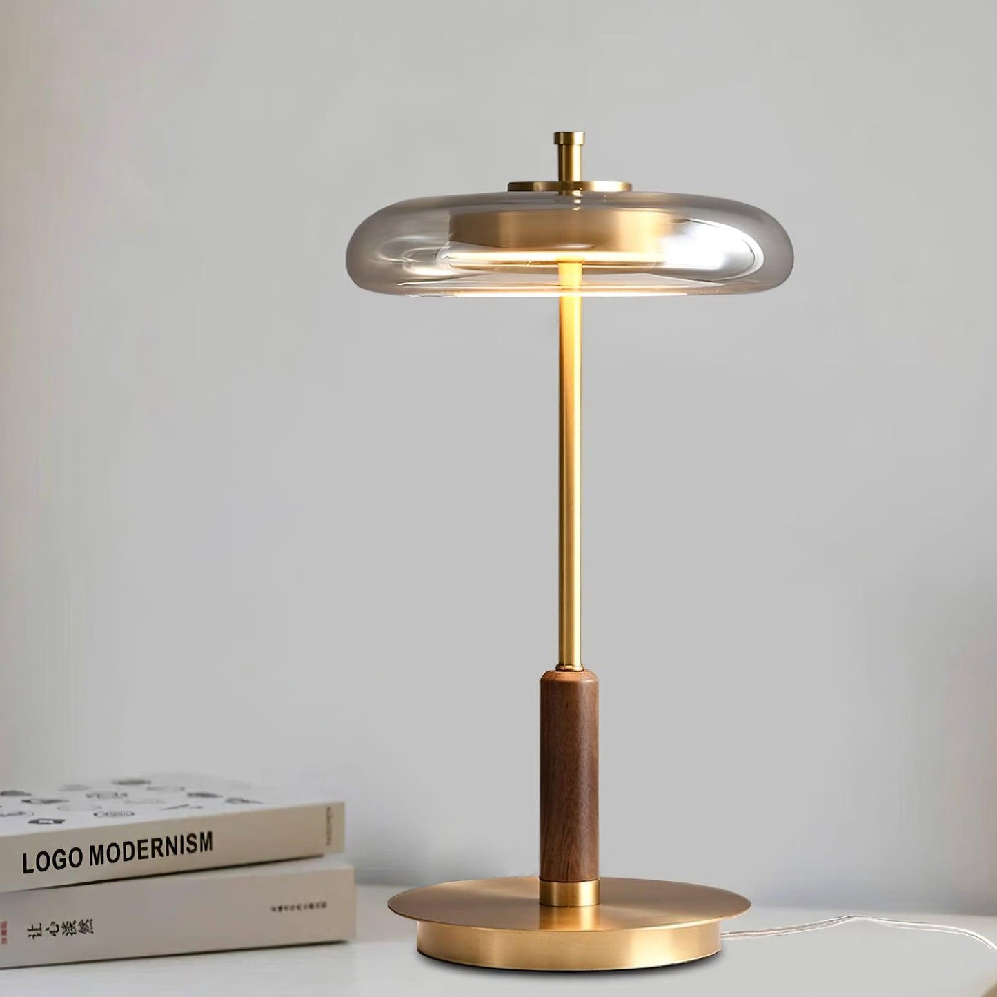 Rayvora | Lampada da Tavolo Elegante e Moderna
