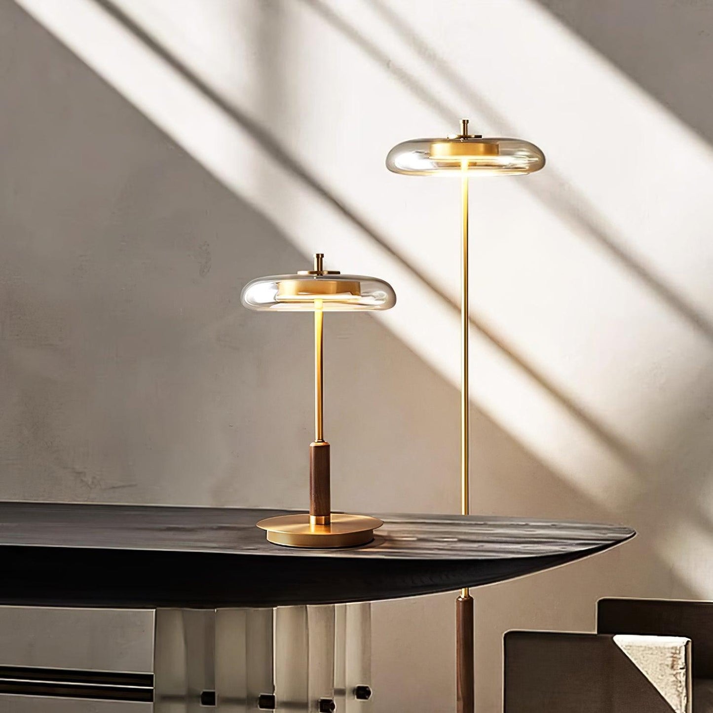 Rayvora | Lampada da Tavolo Elegante e Moderna