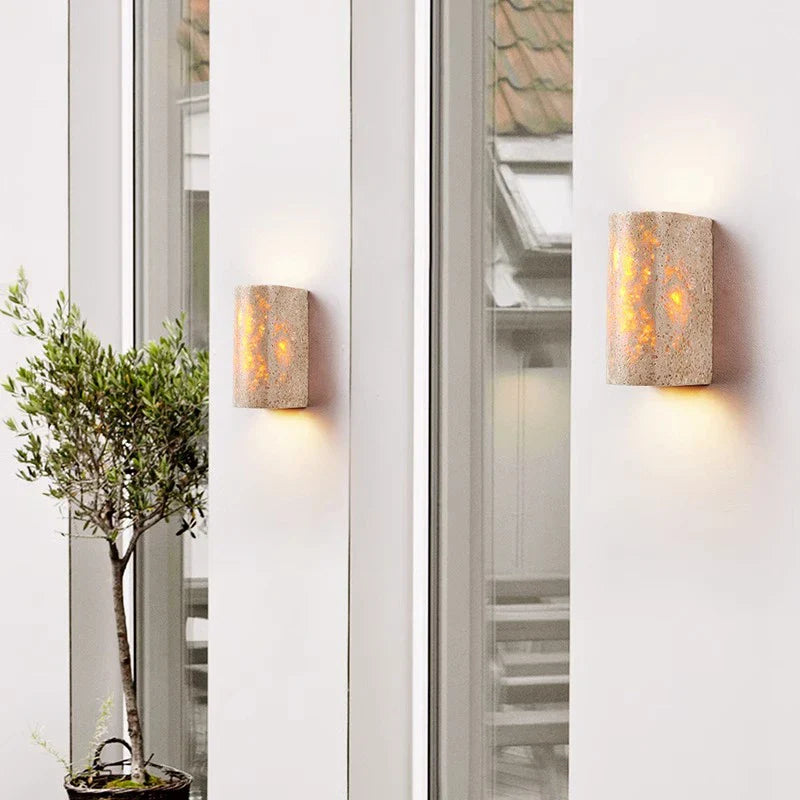 Soma | Lampada da parete esterna minimalista in travertino