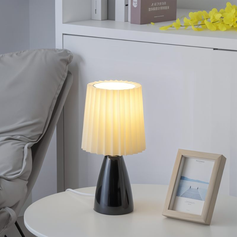 Apollo Lampa stołowa | Lampa w stylu mid-century z abażurem plisowanym i oświetleniem LED