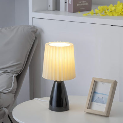 Apollo Lampa stołowa | Lampa w stylu mid-century z abażurem plisowanym i oświetleniem LED