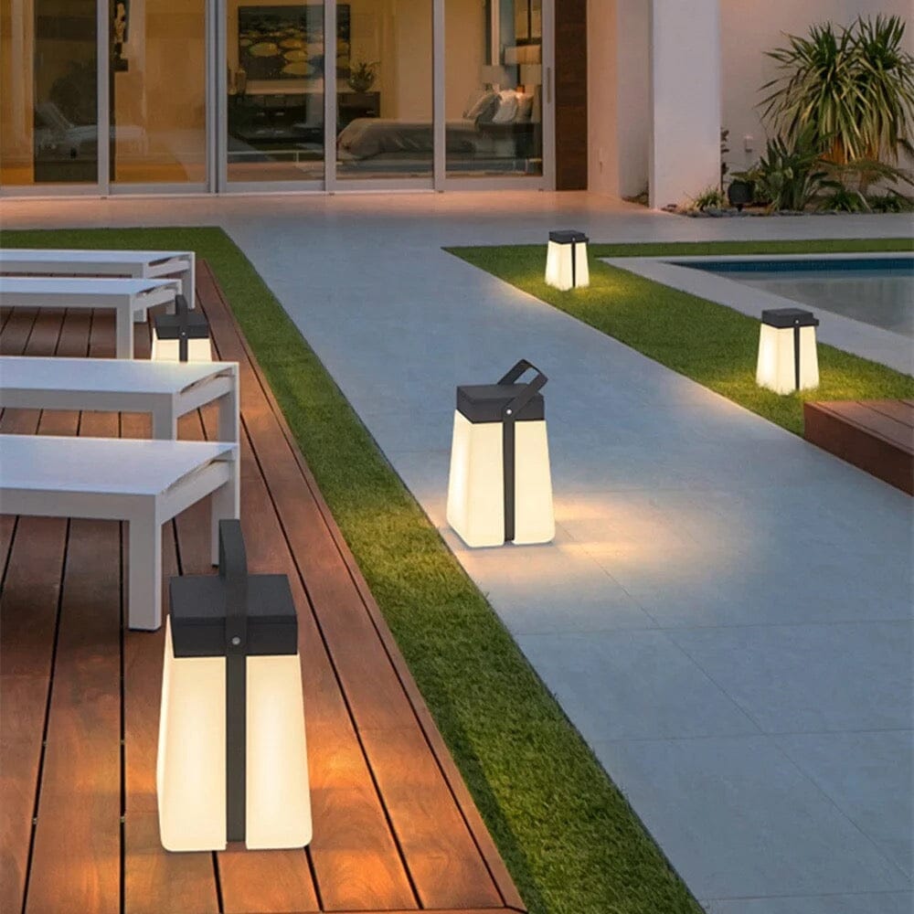 SAVANNIA | Lampada Solare da Esterno – Lampada da Giardino LED in Stile Scandinavo – Resistente alle Intemperie – Alluminio Nero Opaco – Design Nordico