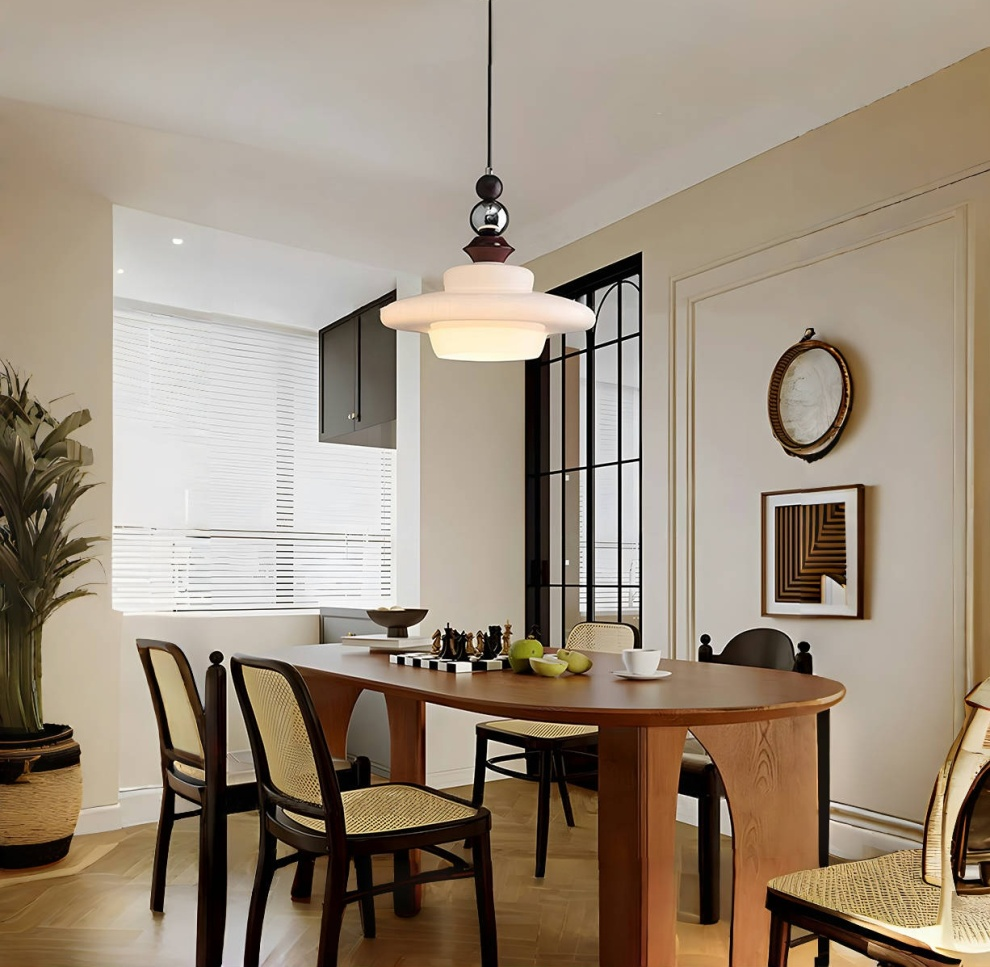 CASTELLA Lampa wisząca – średniowieczny design z beżowym szklanym kloszem i drewnianymi akcentami