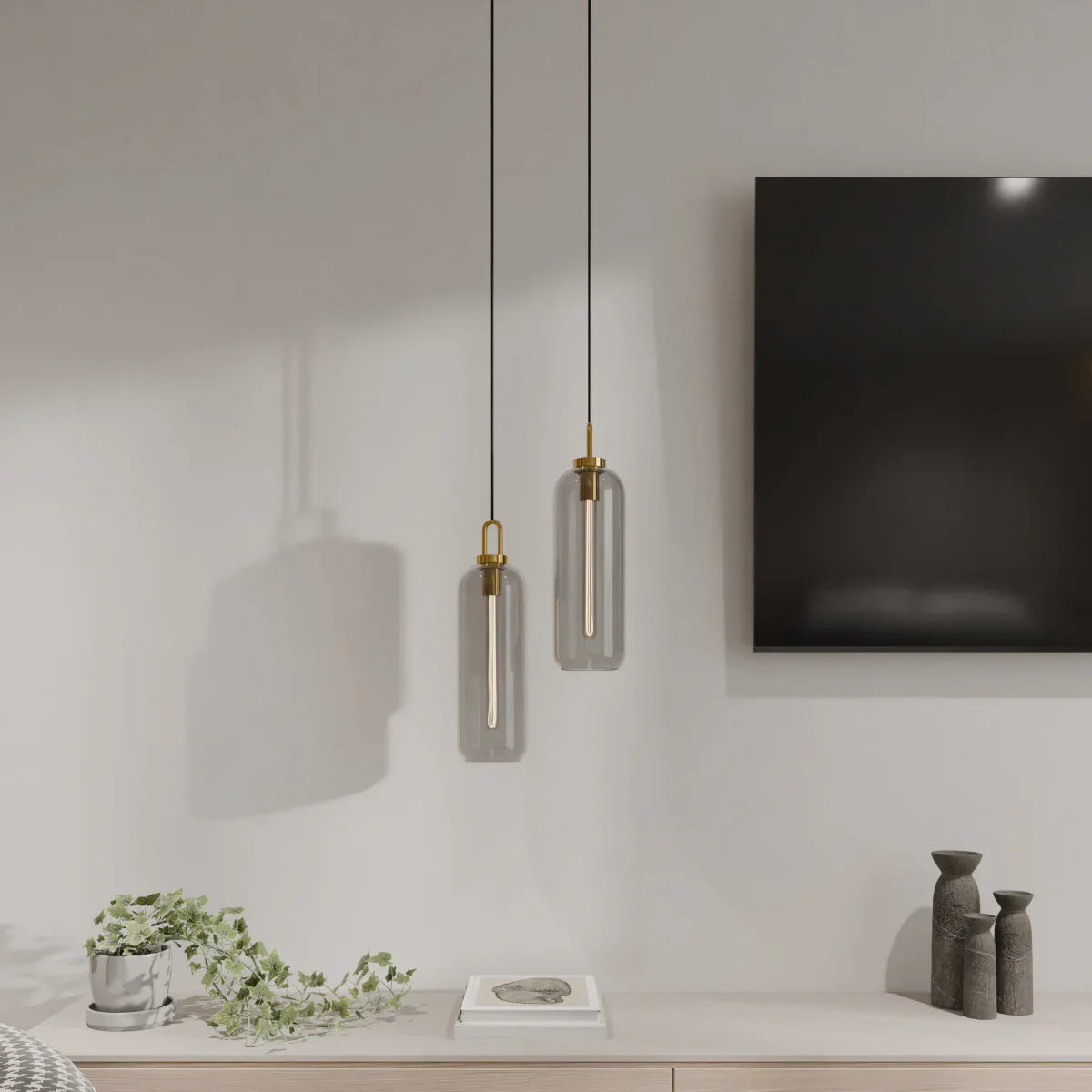 GlasNura – Lampada a sospensione moderna con vetro grigio o trasparente e dettagli in ottone