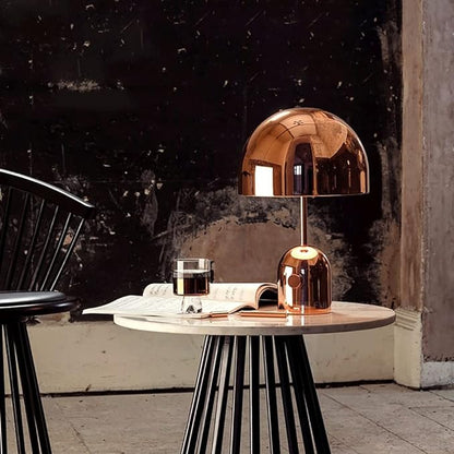 CapLight - Lampada da tavolo stilizzata